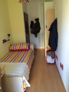stanza da letto singola con bagno condiviso